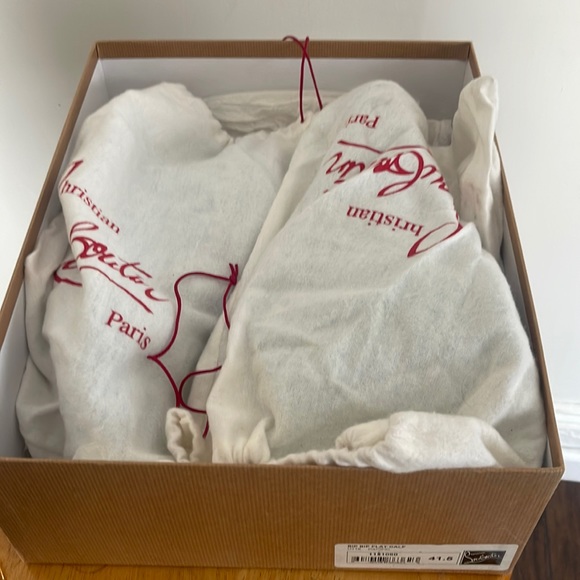 A pair of slightly used Christian Louboutin ‘s Pacific color size 41.5. - Picture 11 of 12